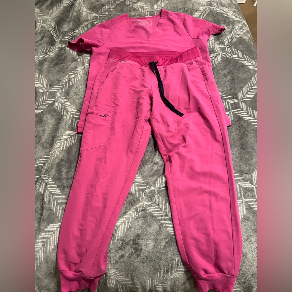 Figs Pink Scrub Set
